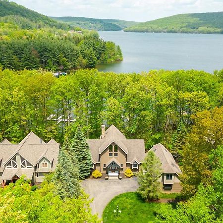 The Rusty Nail Villa McHenry Exterior photo