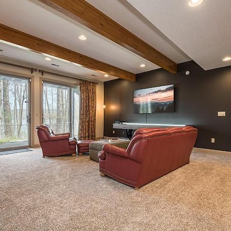 The Rusty Nail Villa McHenry Exterior photo