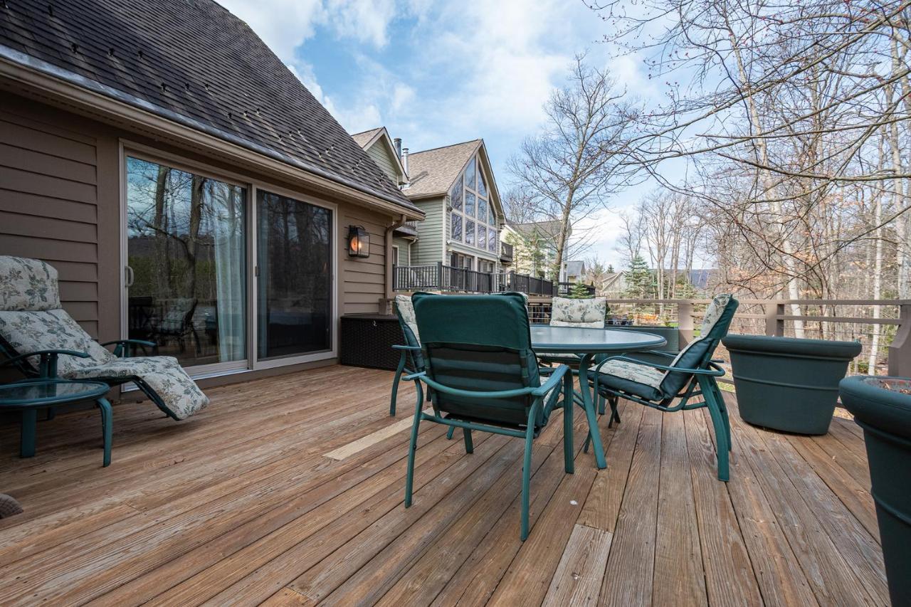 The Rusty Nail Villa McHenry Exterior photo