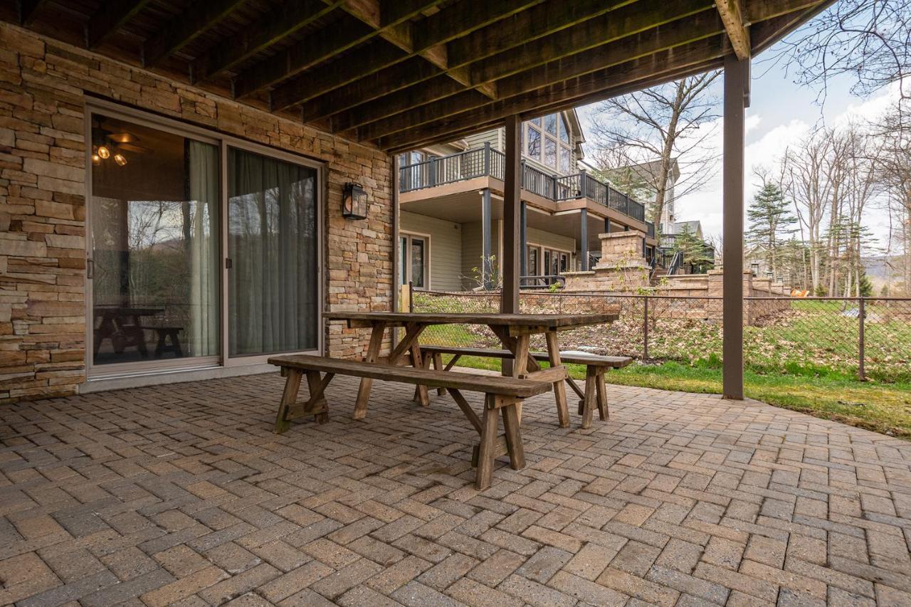The Rusty Nail Villa McHenry Exterior photo