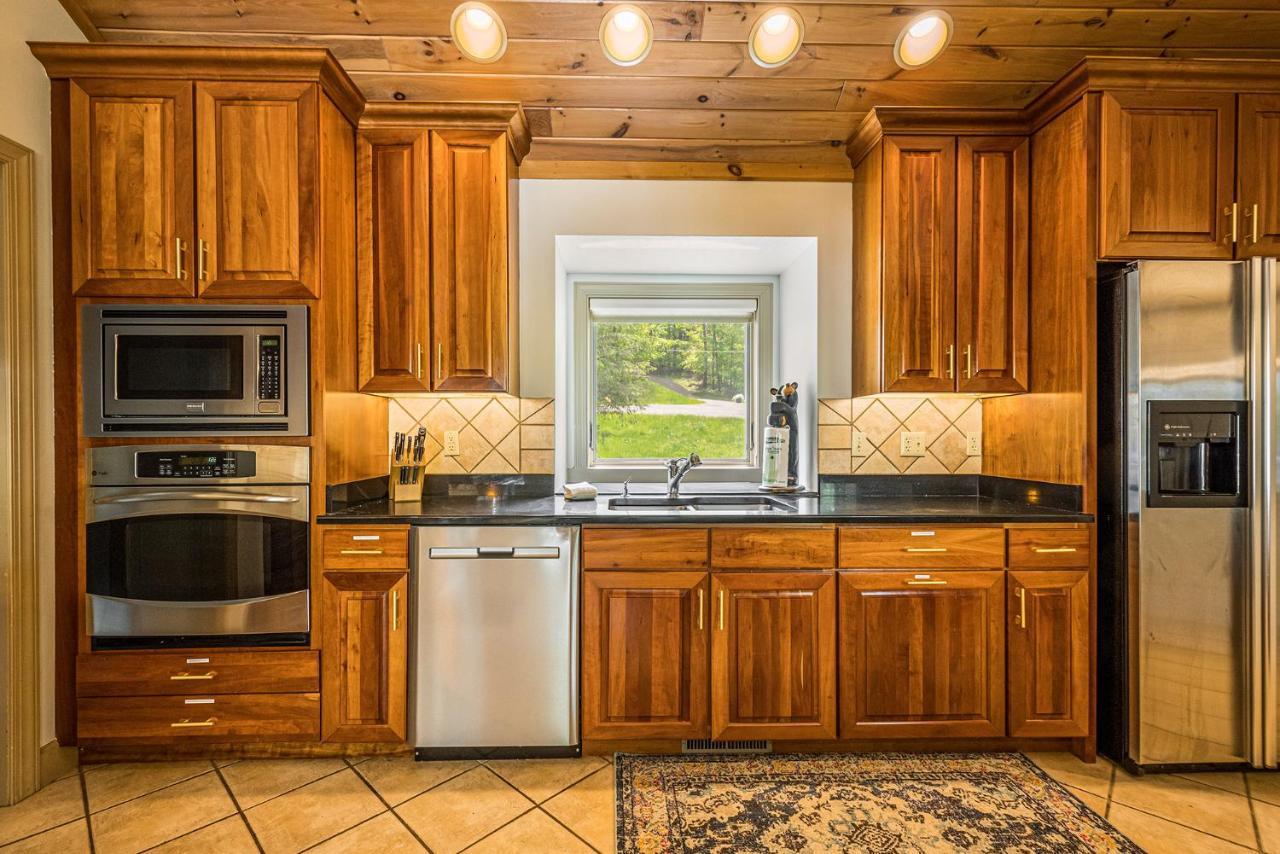 The Rusty Nail Villa McHenry Exterior photo